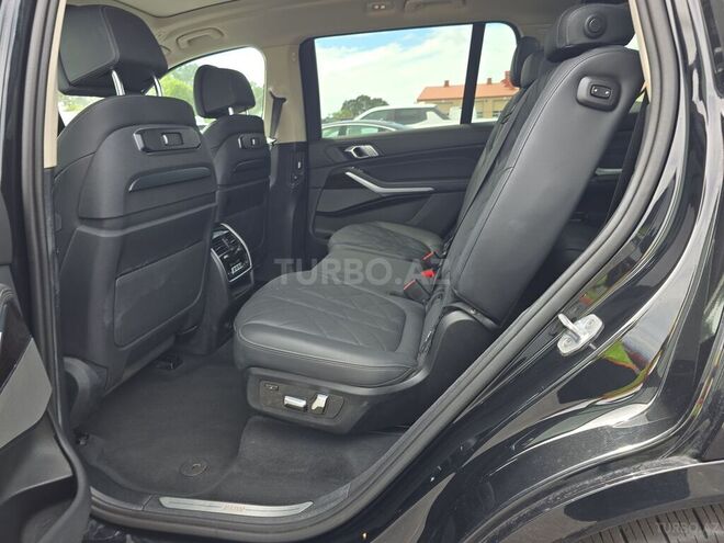 BMW X7-9