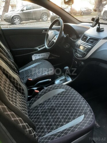 Hyundai Accent-5