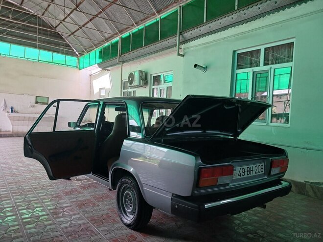 LADA (VAZ) 2107-2