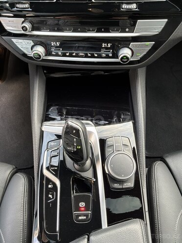 BMW 530e-13
