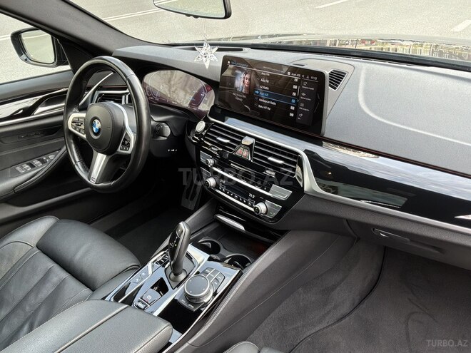 BMW 530e-8