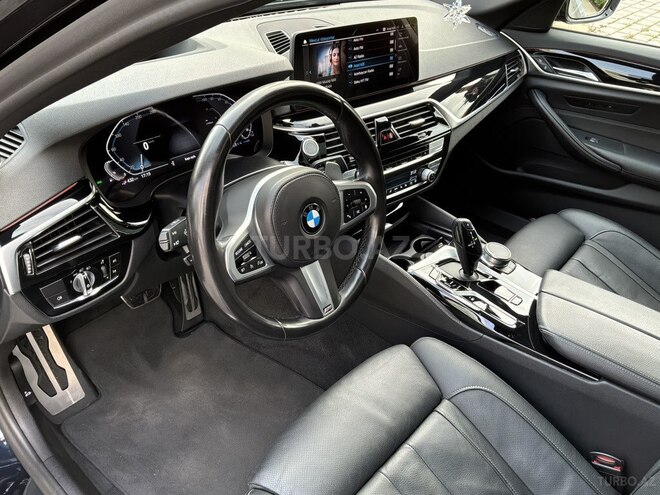 BMW 530e-12