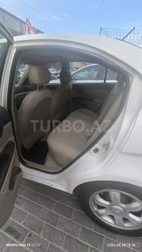Hyundai Accent-2
