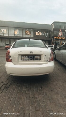 Hyundai Accent-4