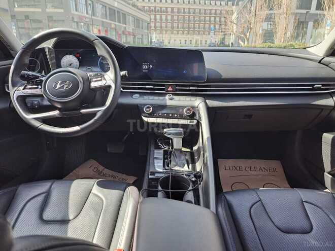 Hyundai Elantra-12
