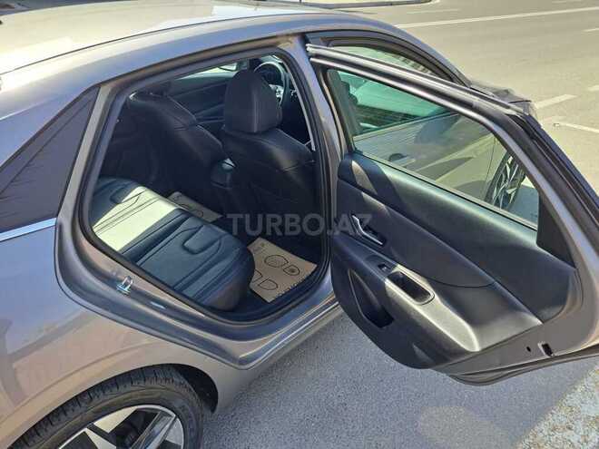 Hyundai Elantra-11