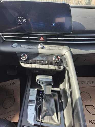 Hyundai Elantra-14