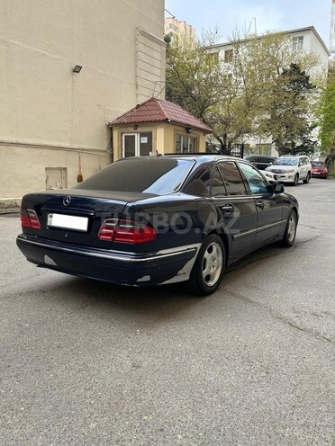 Mercedes E 240-6