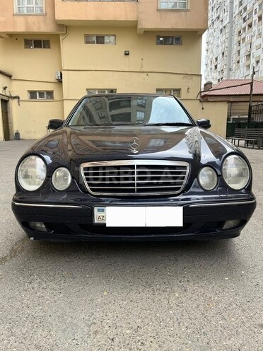 Mercedes E 240-1
