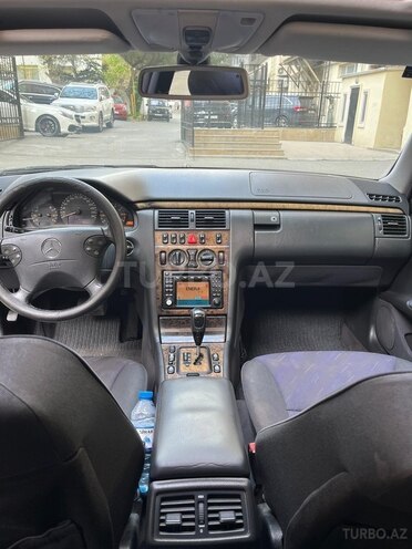 Mercedes E 240-8