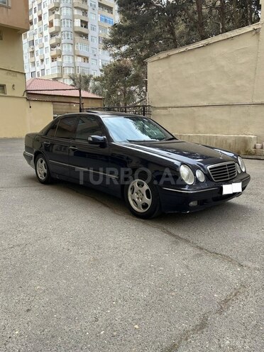 Mercedes E 240-4