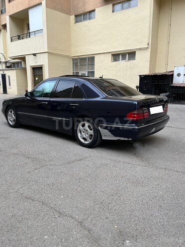 Mercedes E 240-5