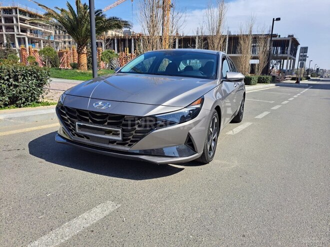Hyundai Elantra-1