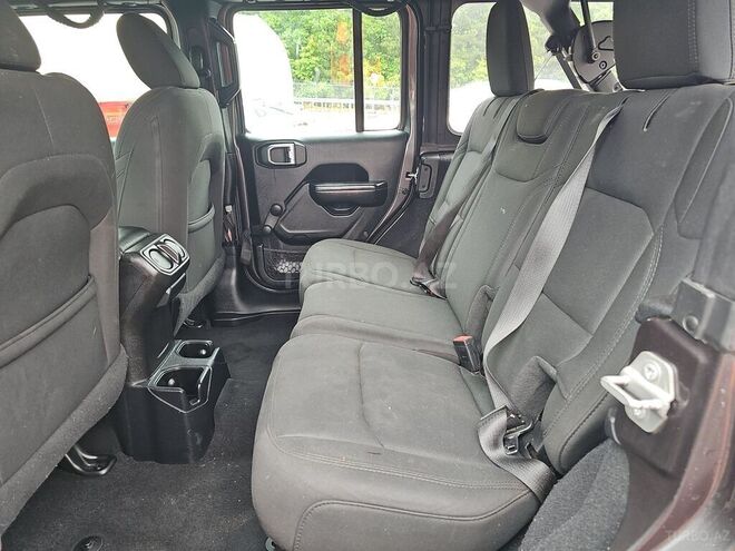 Jeep Wrangler-12