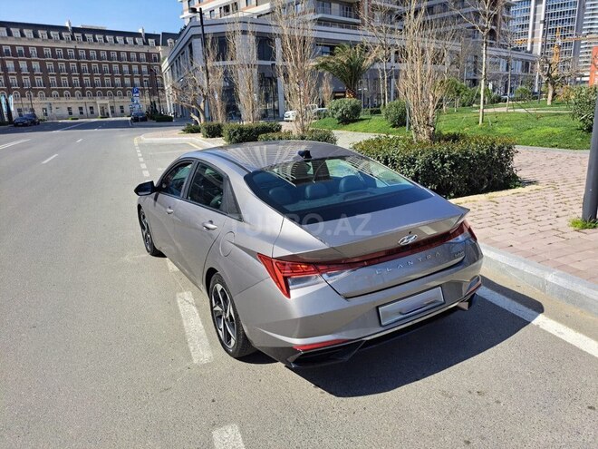 Hyundai Elantra-6