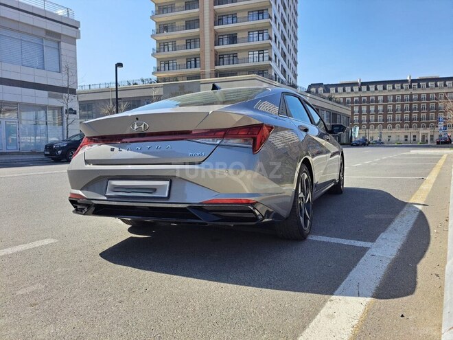 Hyundai Elantra-4