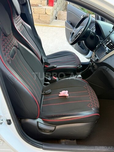 Hyundai Accent-14