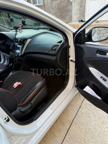 Hyundai Accent-10
