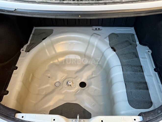 Hyundai Accent-15