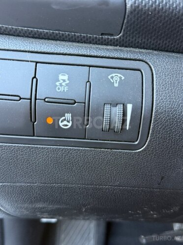 Hyundai Accent-17