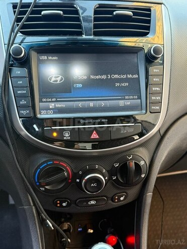 Hyundai Accent-16
