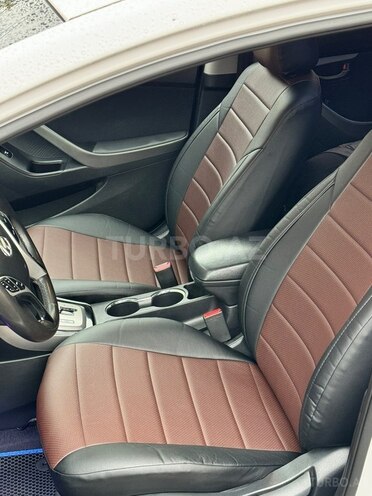 Hyundai Elantra-6