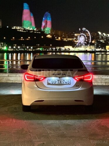 Hyundai Elantra-9