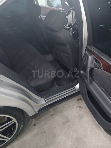 Mercedes E 240-4