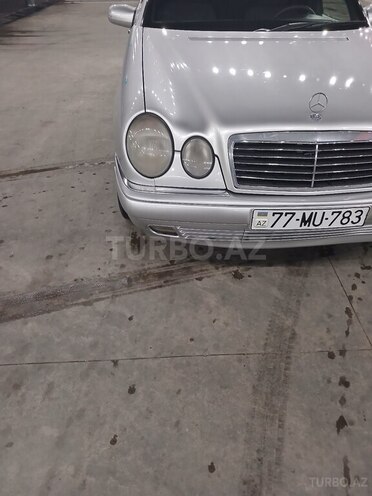 Mercedes E 240-5