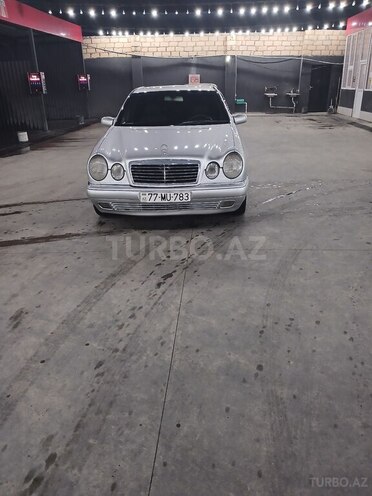 Mercedes E 240-8