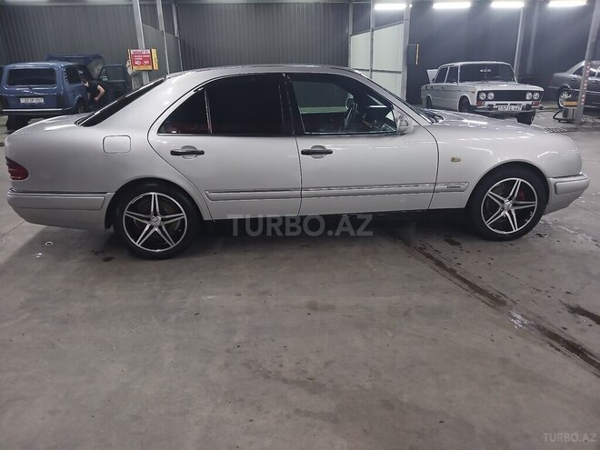Mercedes E 240-9