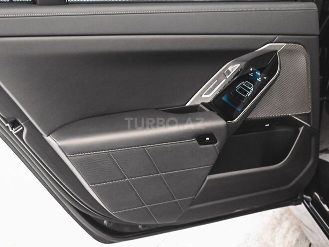 BMW i7 M70-28