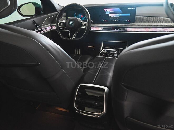 BMW i7 M70-31