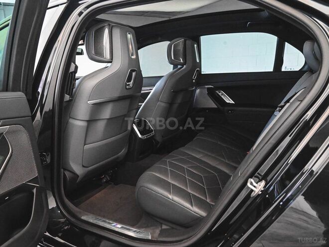 BMW i7 M70-35