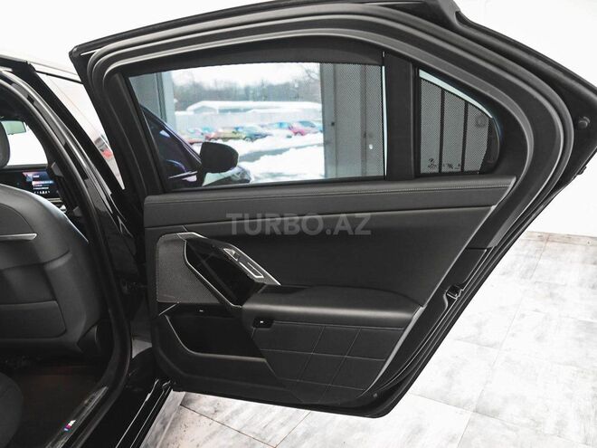 BMW i7 M70-12
