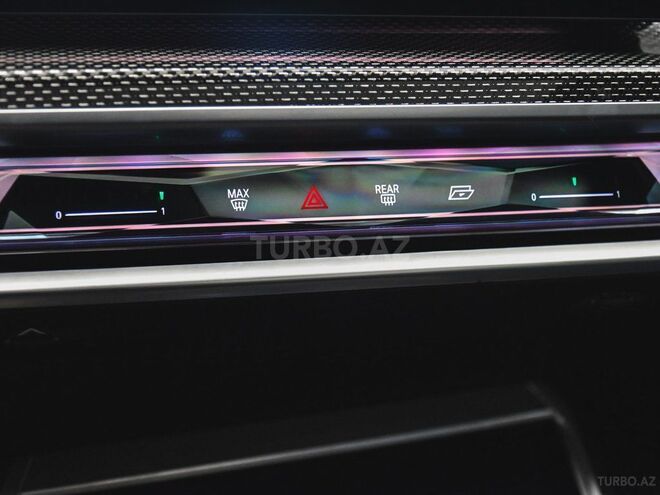 BMW i7 M70-22