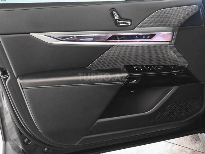 BMW i7 M70-18