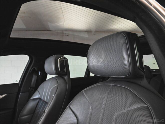 BMW i7 M70-33