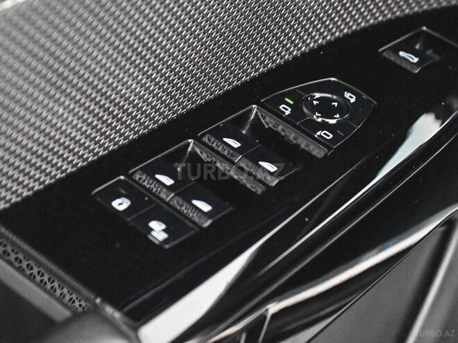 BMW i7 M70-8