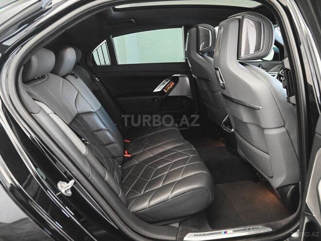 BMW i7 M70-9