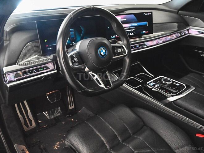 BMW i7 M70-17