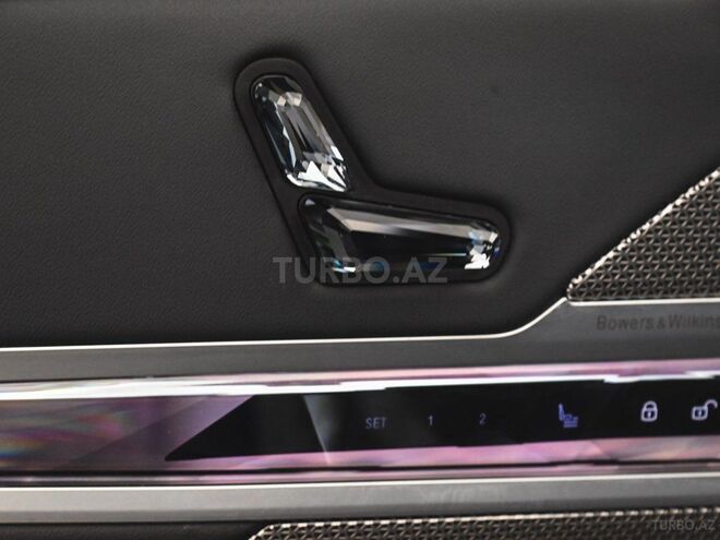 BMW i7 M70-15
