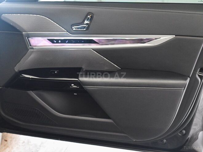 BMW i7 M70-13
