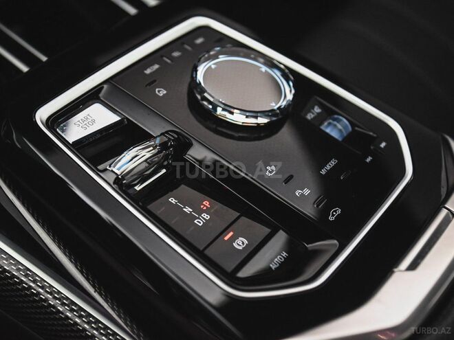 BMW i7 M70-21