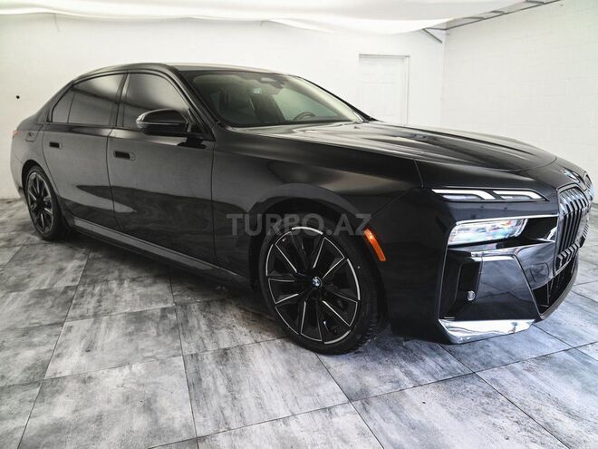BMW i7 M70-2