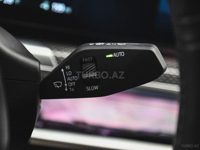 BMW i7 M70-16