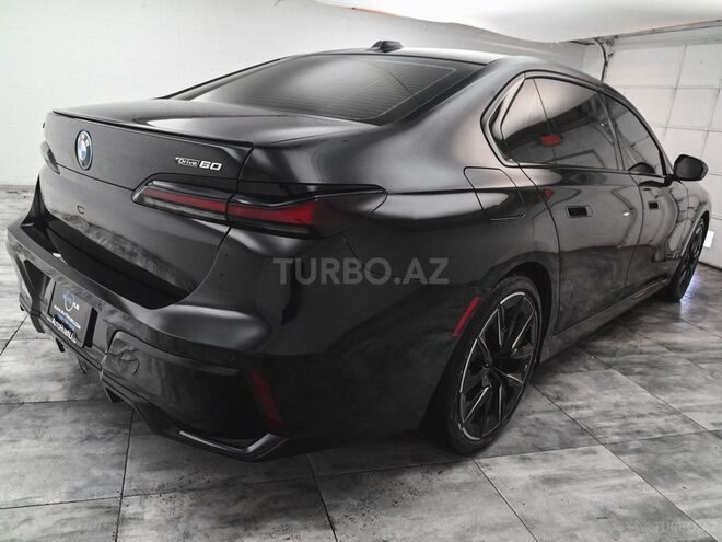 BMW i7 M70-4