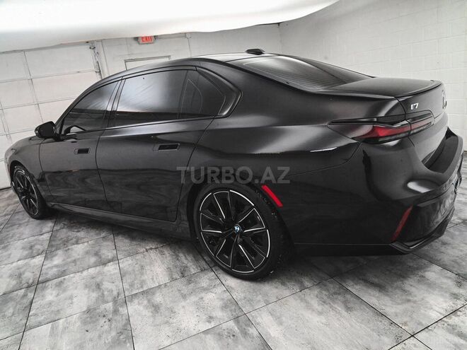 BMW i7 M70-3