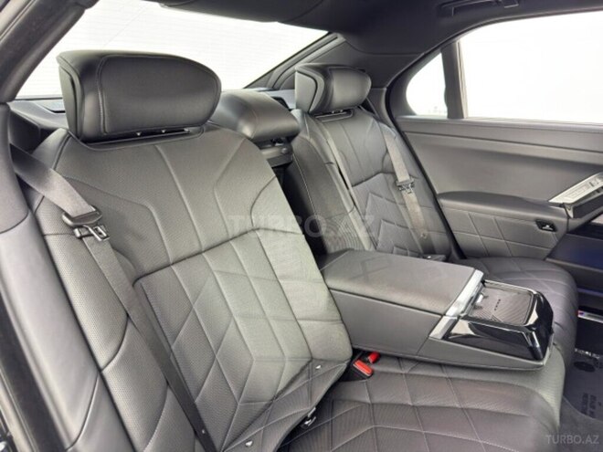 BMW i7-6