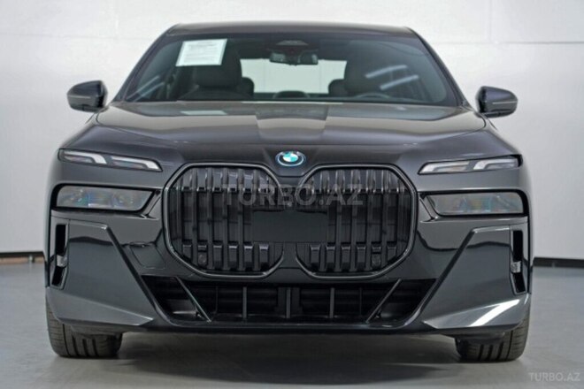 BMW i7-36